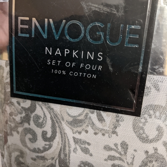 Metallic Silver Gray 4 Cotton Fabric Medallion Napkins by Envogue - Picture 3 of 3